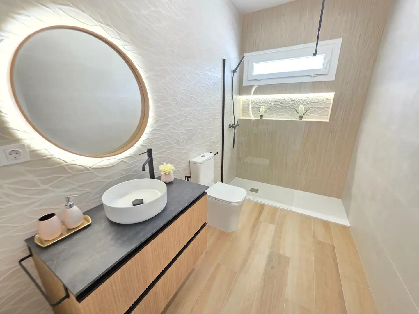Baño de Piso en venta en Granada con Aire acondicionado, Calefacción y Parquet