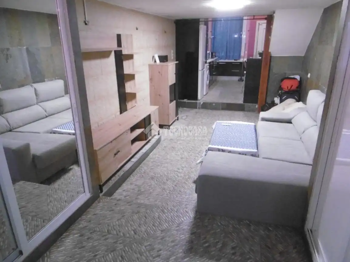 Flat for rent in Madrid  with Air Conditioner and Furnished