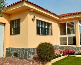 Exterior view of House or chalet for sale in Torremocha de Jarama  with Air Conditioner, Heating and Private garden