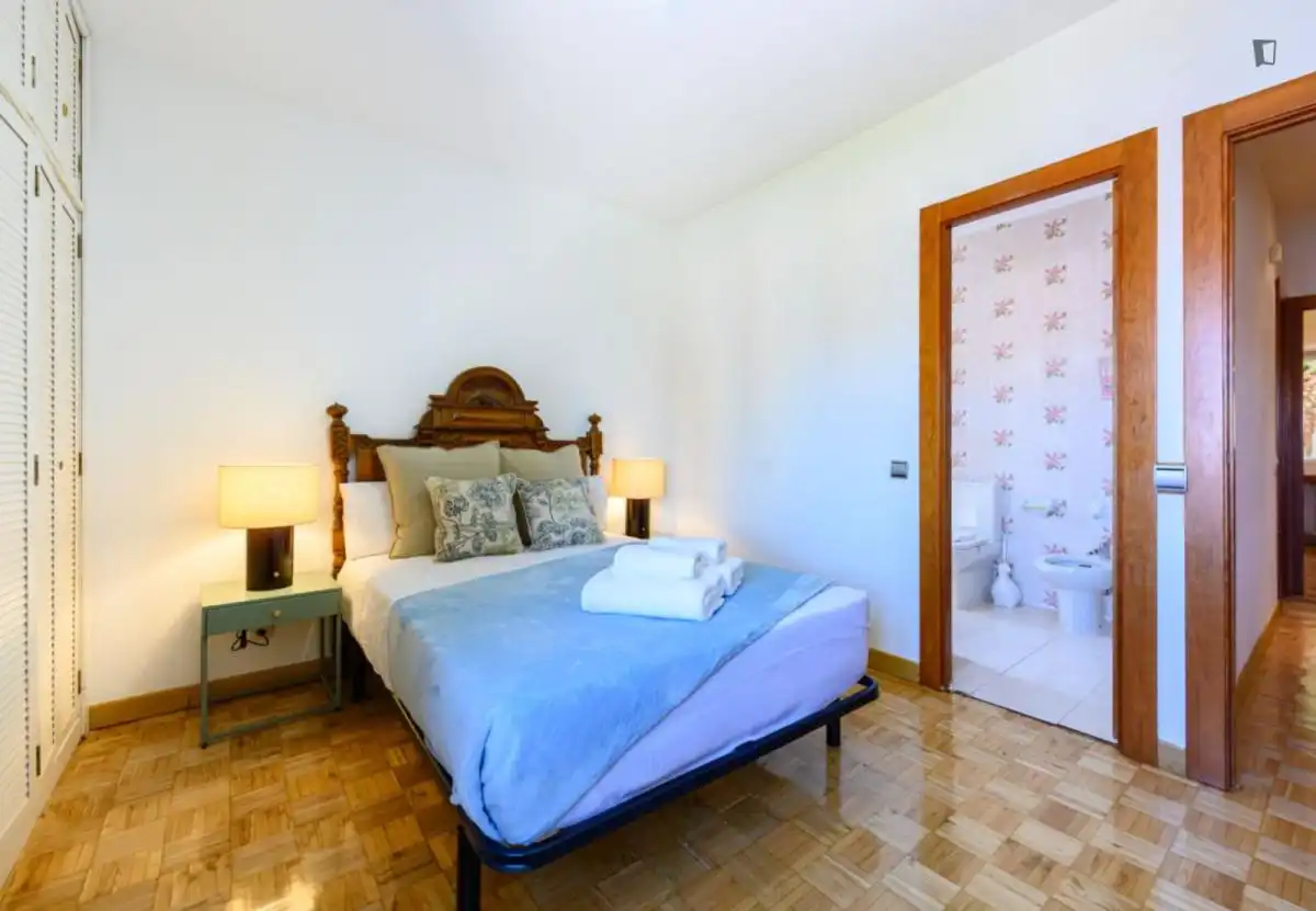 Dormitori de Apartament de lloguer en Madrid amb Aire condicionat, Moblat i Forn