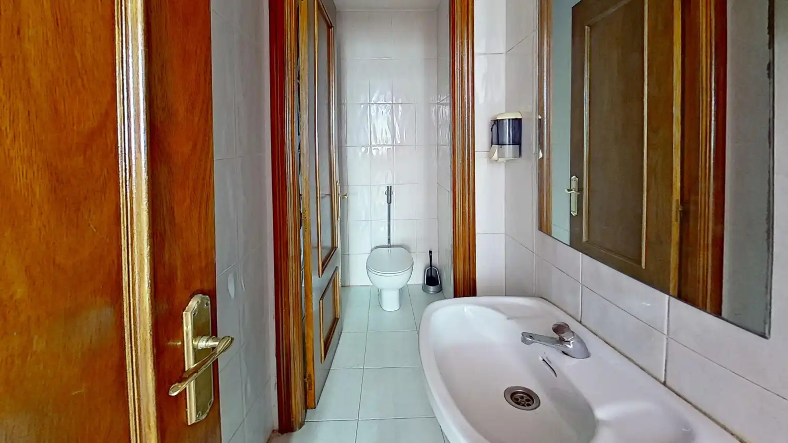 Bathroom of Commercial properties for sale in Torrelavega 