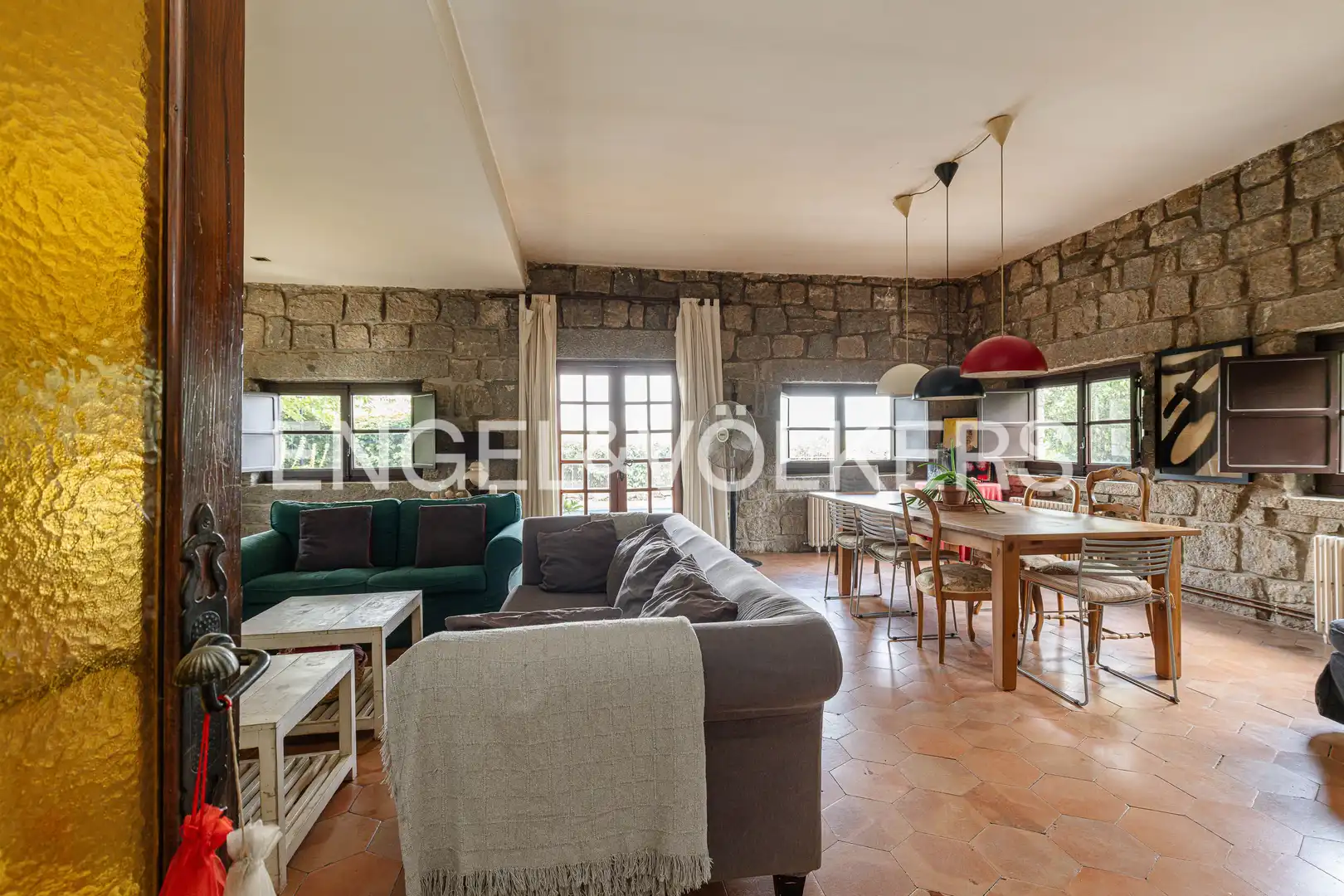 Sala d'estar de Casa o xalet en venda en Galapagar amb Calefacció, Jardí privat i Terrassa