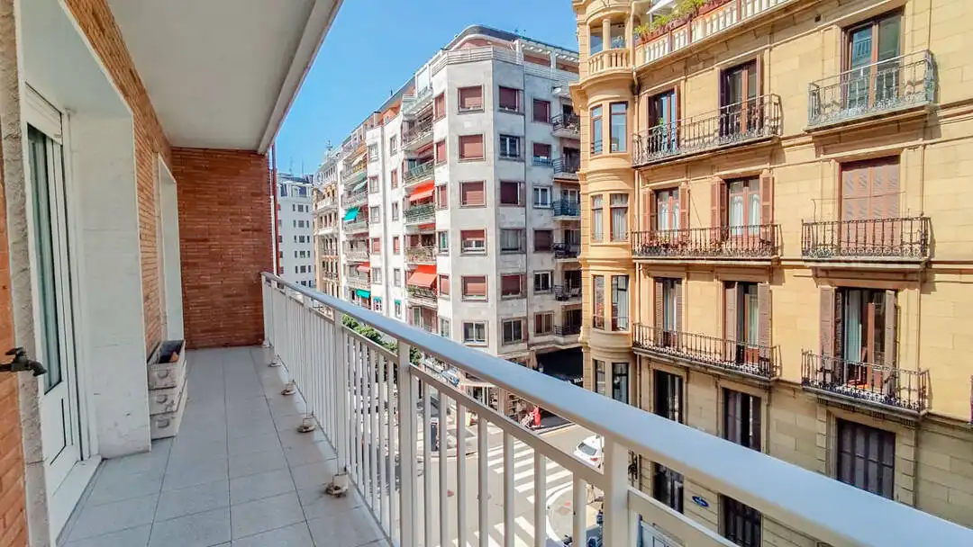 Vista exterior de Piso en venta en Donostia - San Sebastián  con Calefacción, Balcón y Alarma