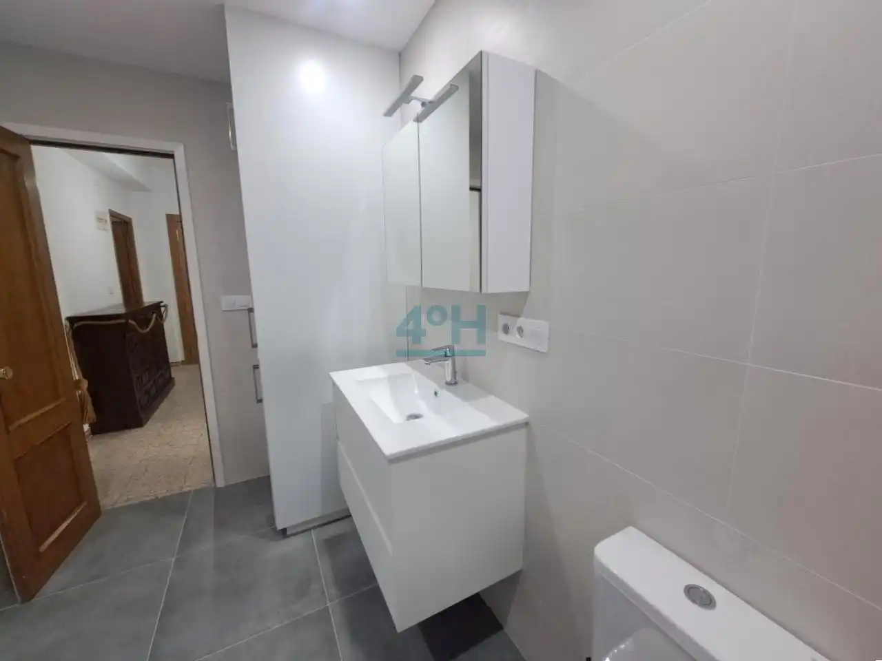 Bathroom of Flat for rent in Ourense Capital   with Heating and Balcony