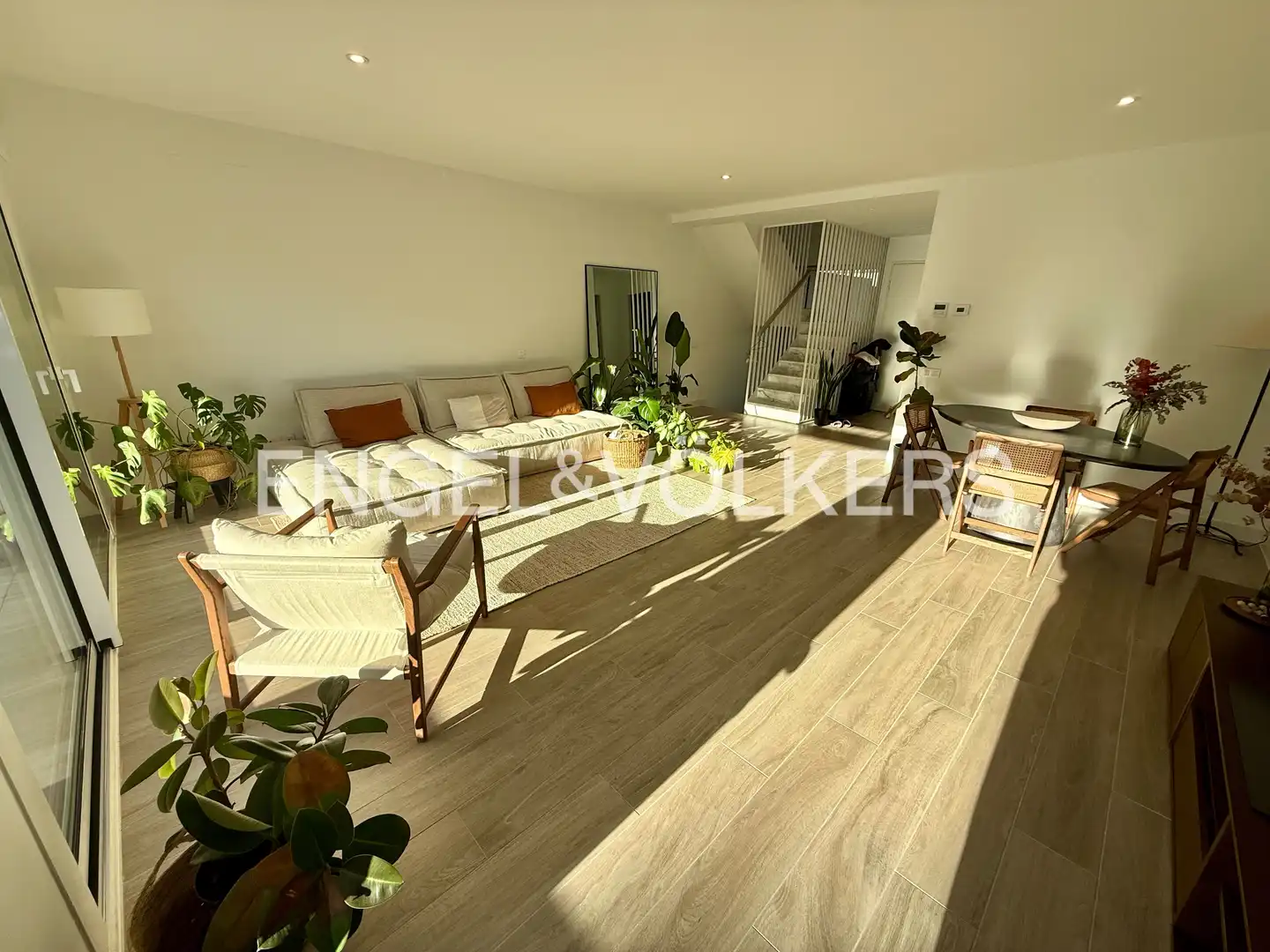 Sala d'estar de Casa adosada de lloguer en Madrid amb Aire condicionat, Calefacció i Jardí privat