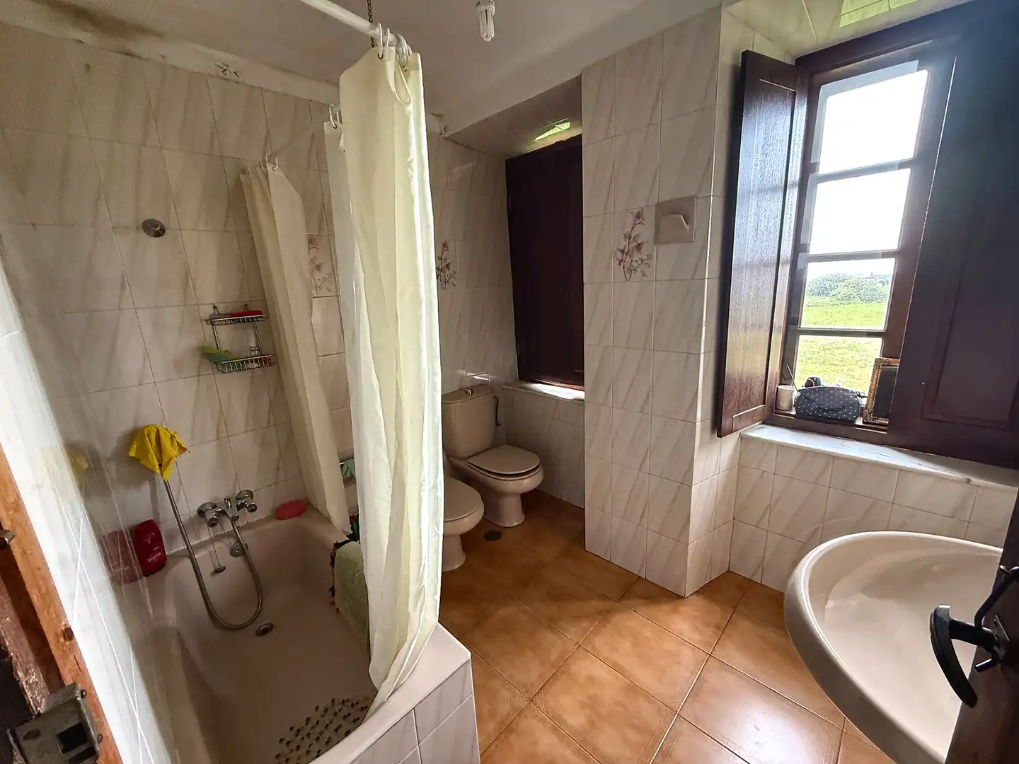 Bany de Casa o xalet en venda en Coaña amb Jardí privat, Traster i Moblat