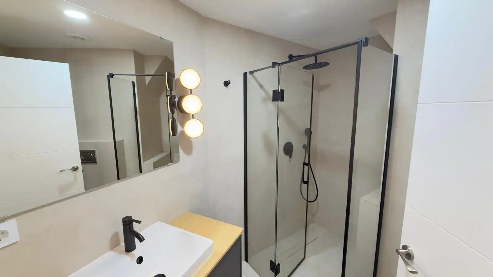 Bany de Apartament de lloguer en Pla - Carolinas