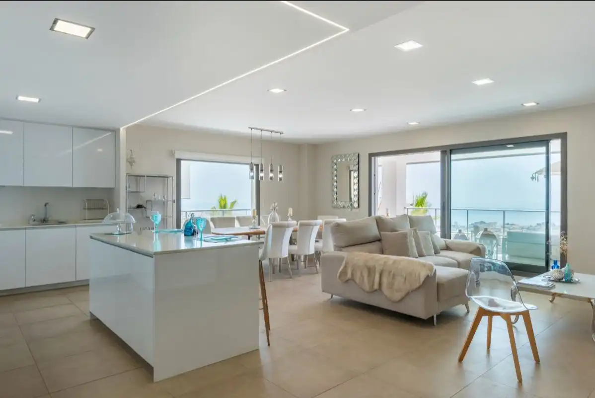 Flat with pool for sale in Avenida de Benalmádena 18, imagen 2
