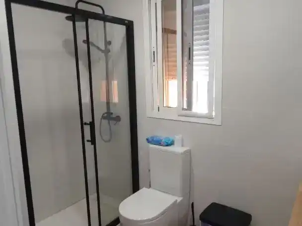 Bany de Casa adosada en venda en Lora del Río amb Aire condicionat