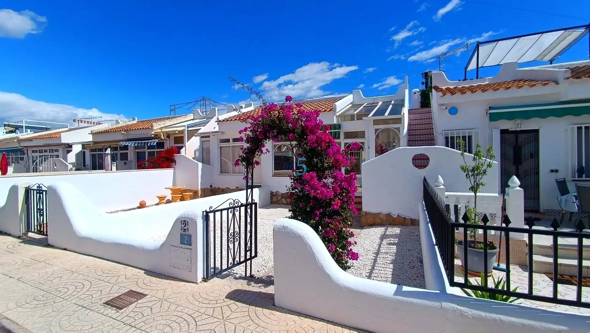 Vista exterior de Casa o chalet en venta en Rojales con Piscina, Amueblado y Piscina comunitaria