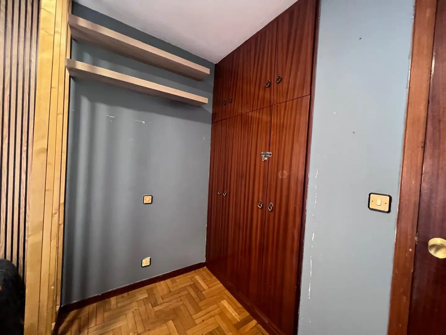 Habitación de Piso de alquiler en Oviedo  con Calefacción y Amueblado