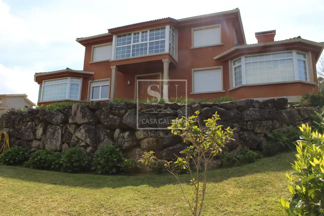 Vista exterior de Casa o xalet en venda en Baiona amb Calefacció, Jardí privat i Terrassa