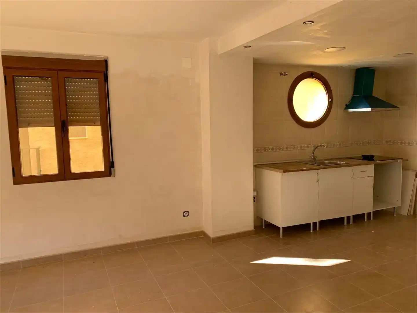 Küche von Wohnung zum Verkauf in Gaibiel mit Klimaanlage und Balkon
