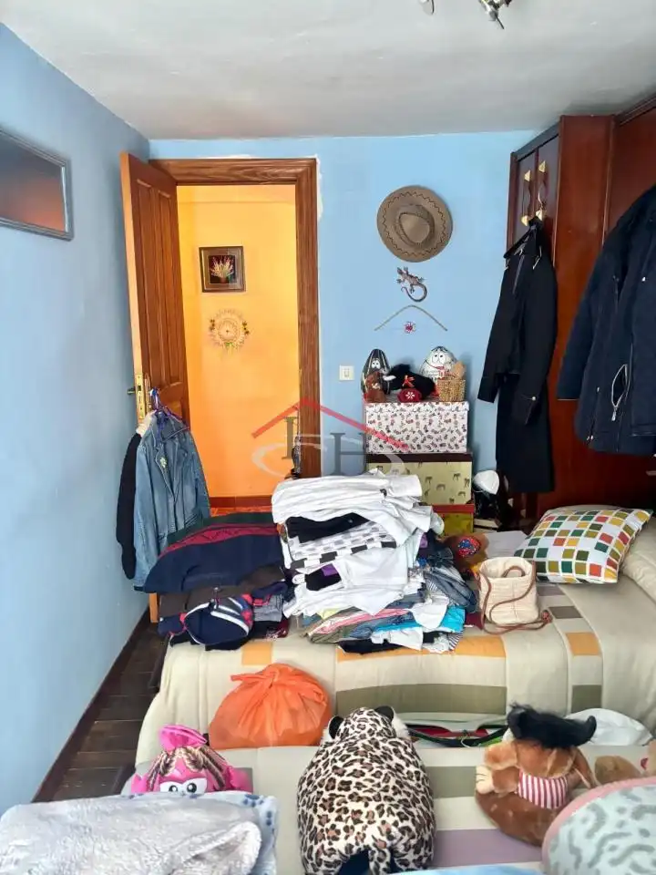 Dormitori de Casa o xalet en venda en León Capital  amb Jardí privat