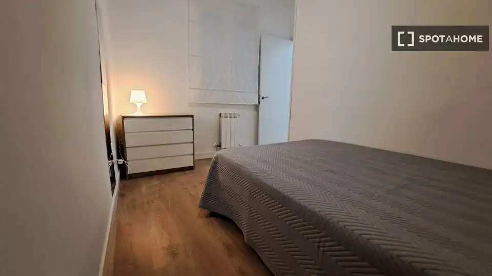 Bedroom of Apartments for share in Madrid  with Air Conditioner, Heating and Terrace