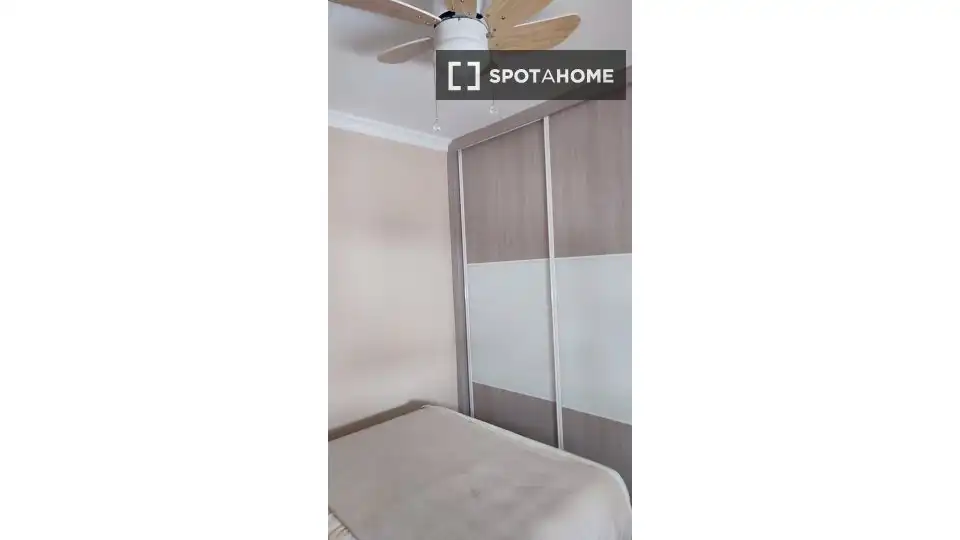 Bedroom of Flat for share in Málaga  with Air Conditioner, Terrace and Furnished