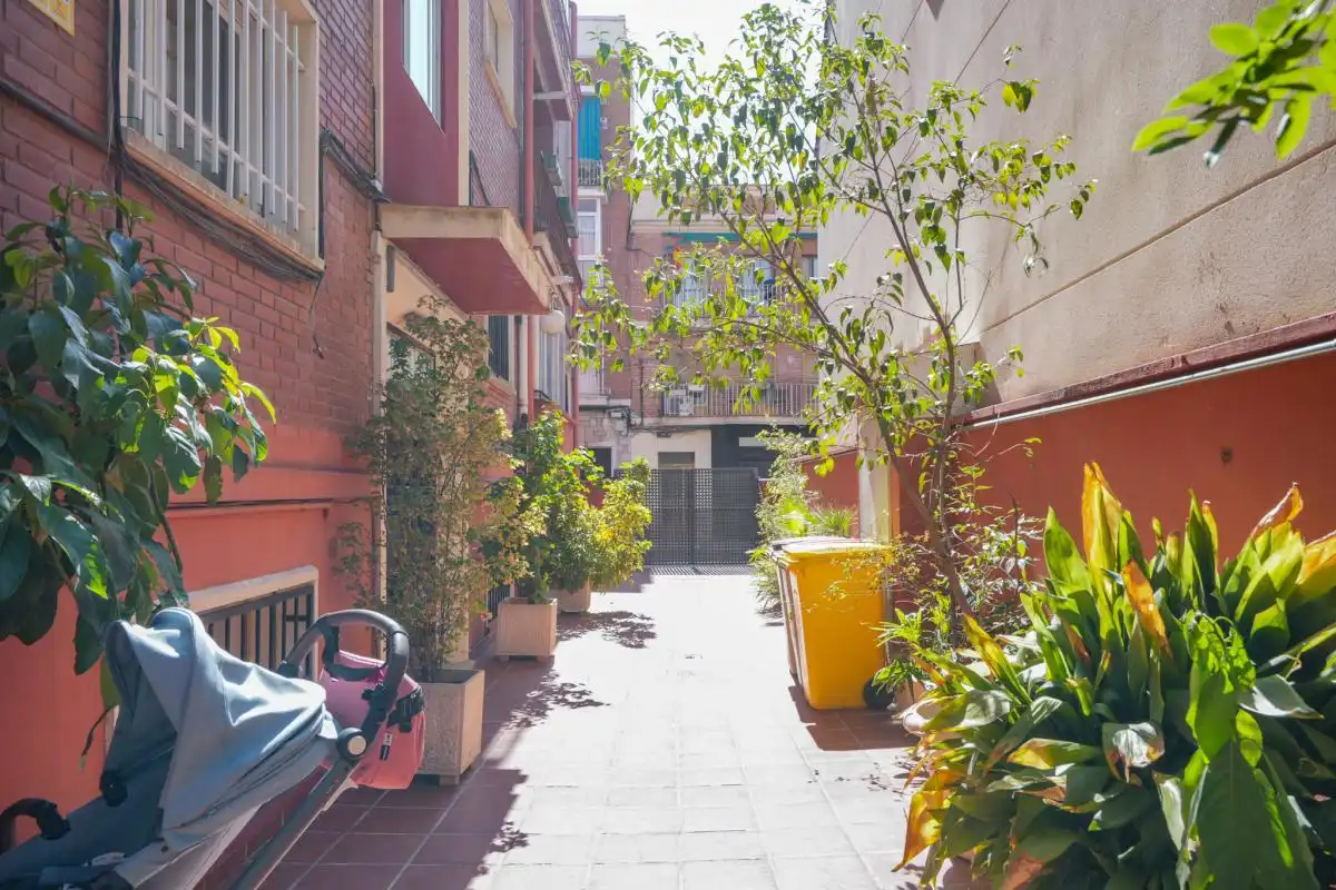 Vista exterior de Piso en venta en Madrid con Calefacción