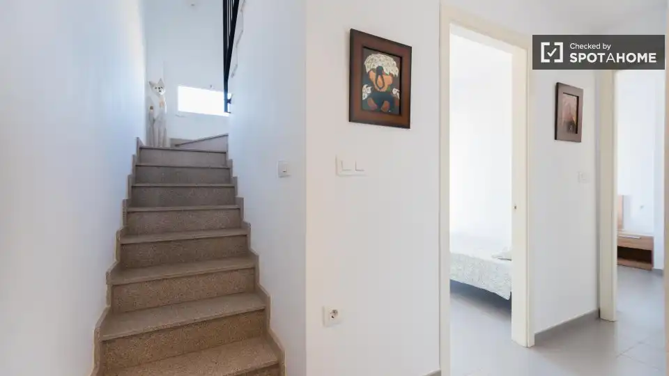 Wohnung zur Miete in Godella mit Klimaanlage, Heizung und Möbliert