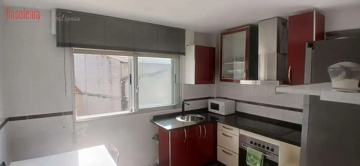 Cocina de Piso en venta en Cambre  con Calefacción, Trastero y Amueblado