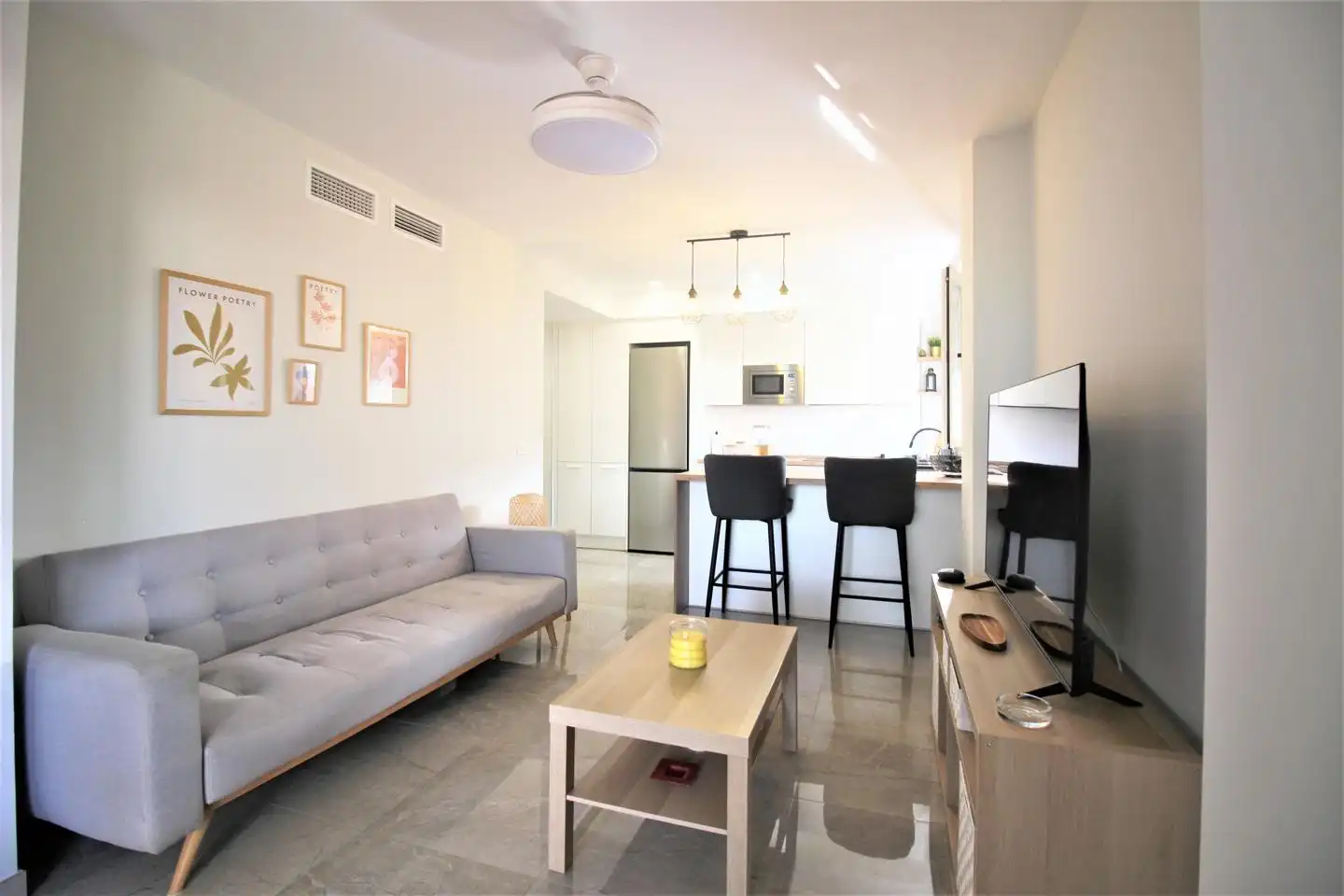 Living room of Flat for rent in Roquetas de Mar  with Terrace, Furnished and Community pool