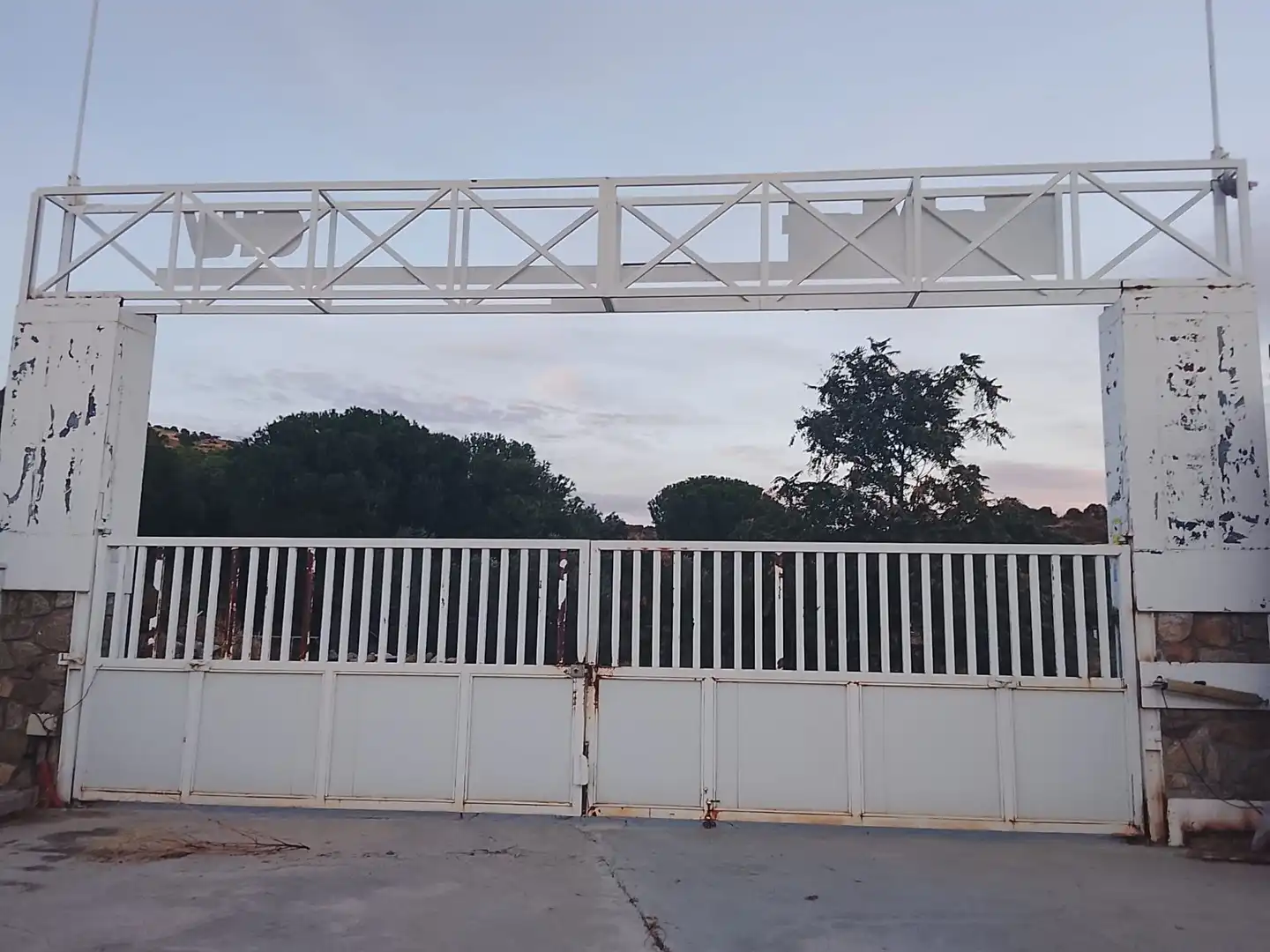 Aparcament de Nau industrial en venda en El Hoyo de Pinares 