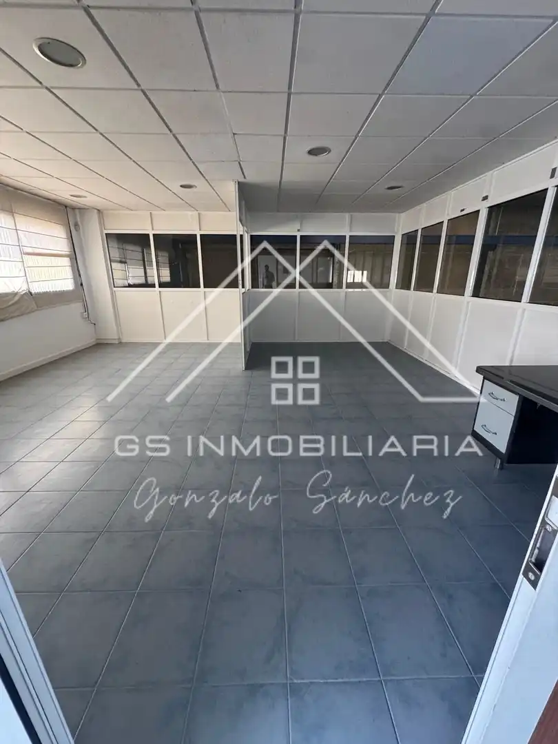 Nave industrial en venta en Lucena
