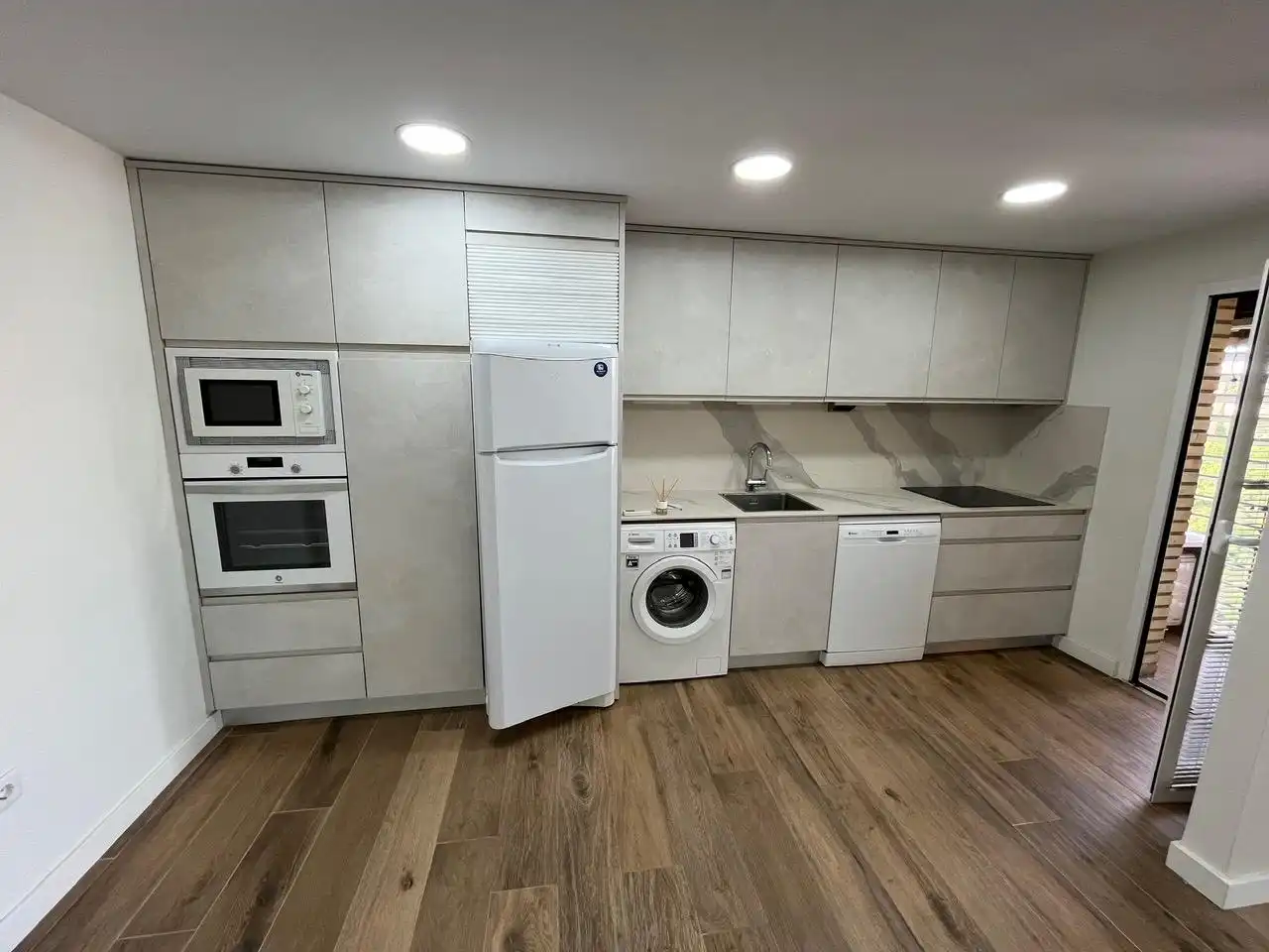 Cuina de Pis de lloguer en Zaragoza amb Aire condicionat, Calefacció i Parquet
