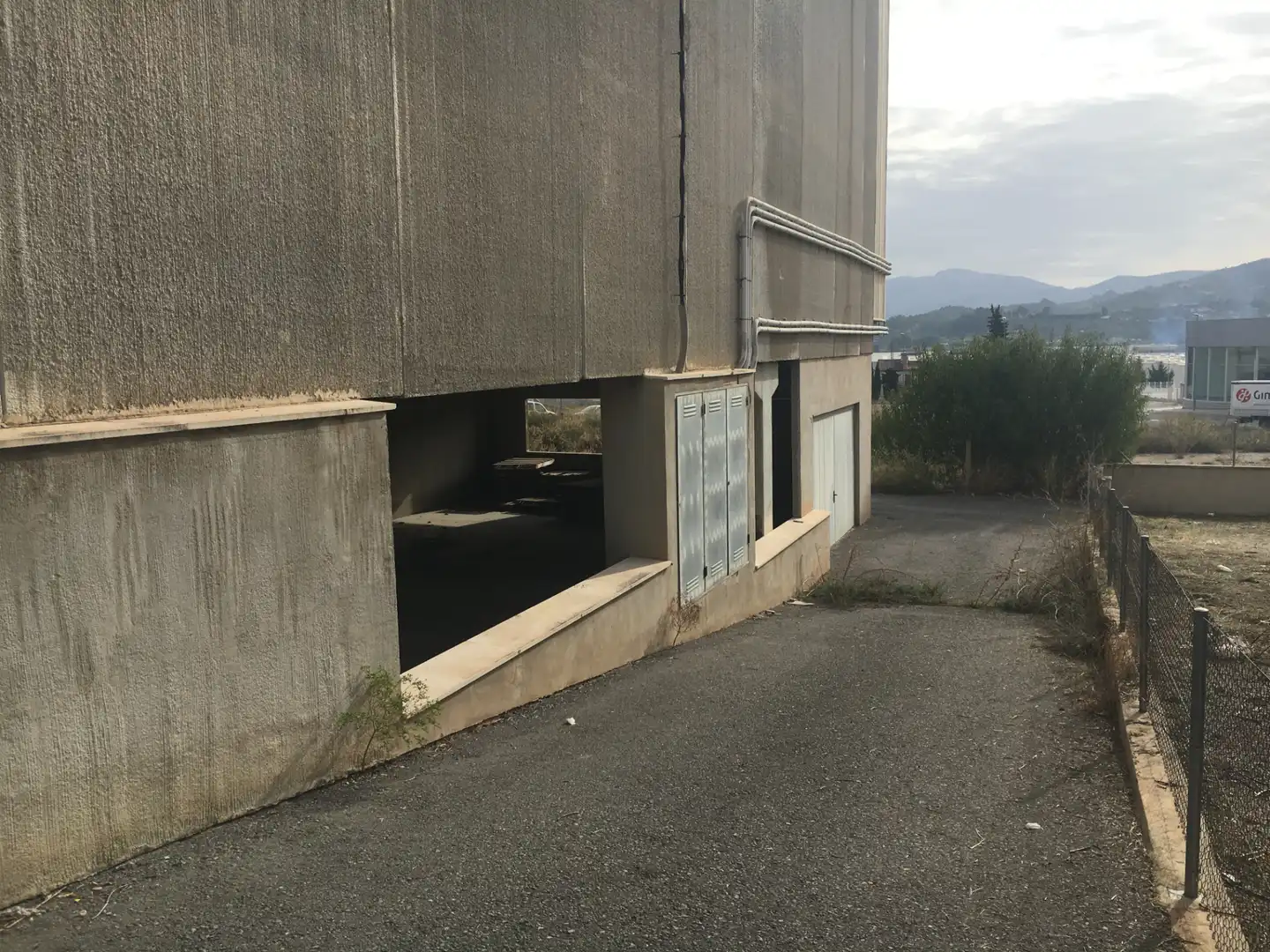 Vista exterior de Nave industrial de alquiler en Cocentaina