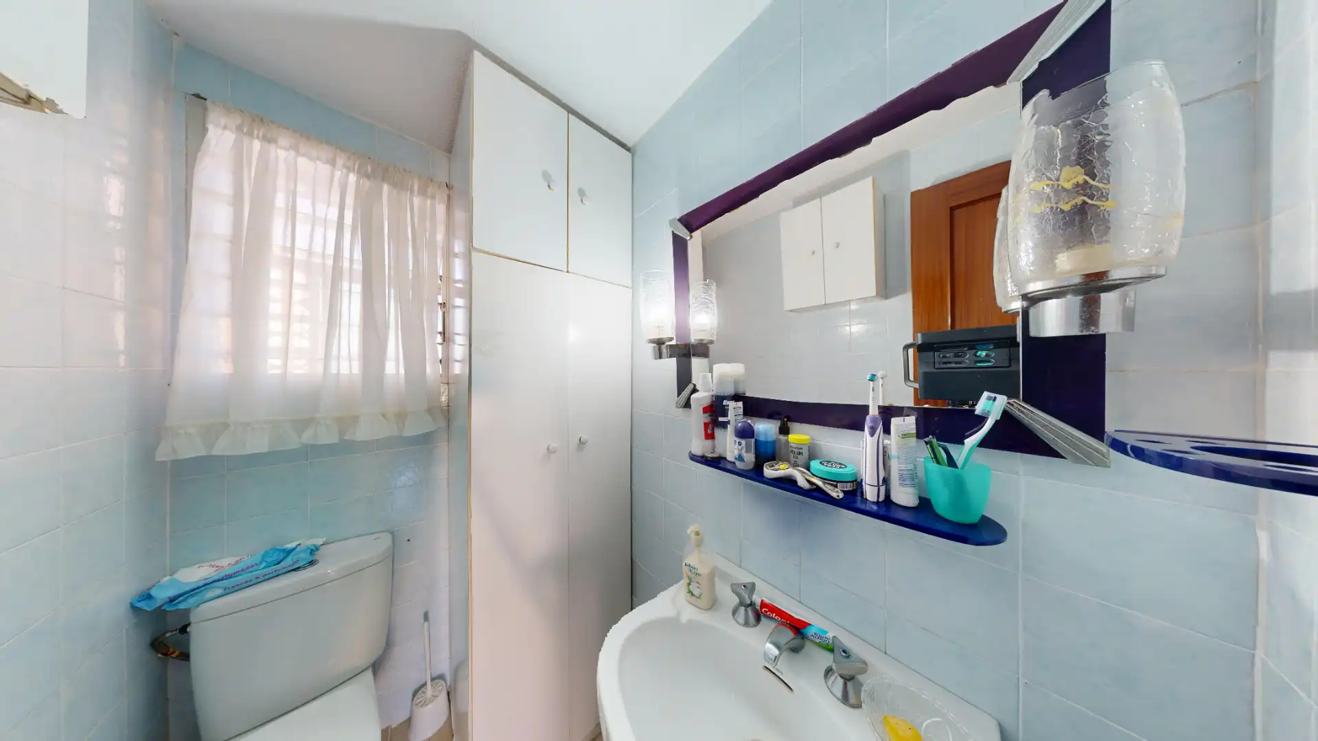 Baño de Piso en venta en Alicante / Alacant con Aire acondicionado, Terraza y Amueblado