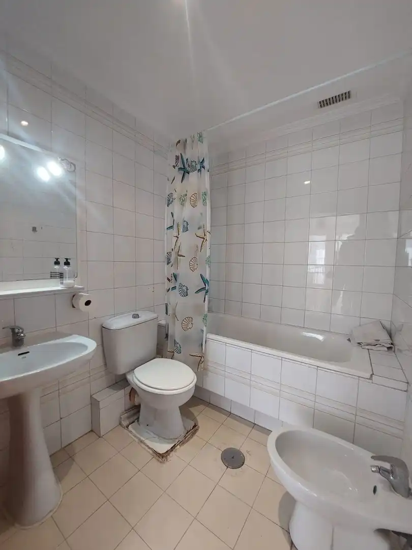 Bathroom of Houses for sale in Sevilla  with Air Conditioner, Terrace and Storage room