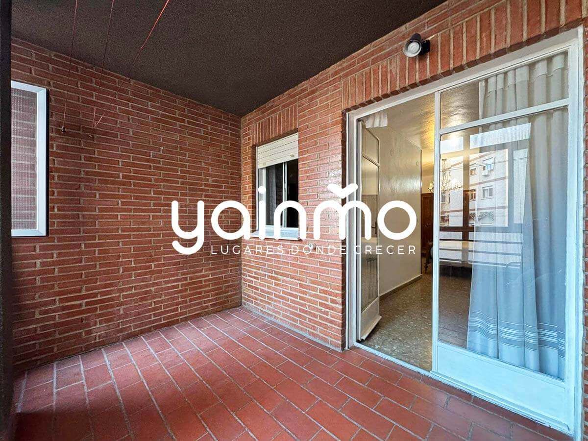 Vista exterior de Piso en venta en  Jaén Capital con Aire acondicionado, Calefacción y Balcón