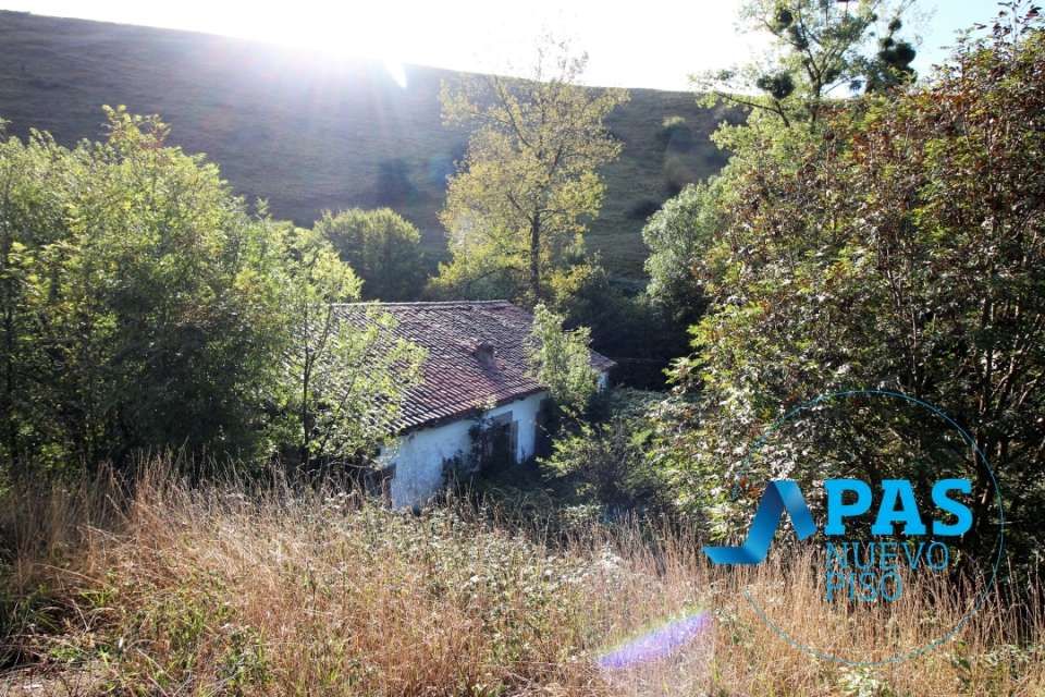 Vista exterior de Casa o xalet en venda en Santiurde de Reinosa amb Jardí privat