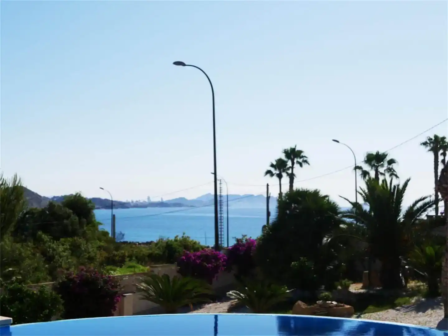 Vista exterior de Casa adosada en venda en El Campello amb Aire condicionat, Jardí privat i Traster