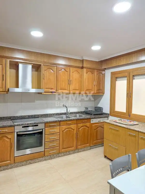 Cocina de Piso en venta en Vilagarcía de Arousa con Calefacción, Parquet y Terraza