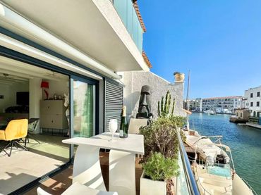 Casa amb balcó en venda a Port greg 103