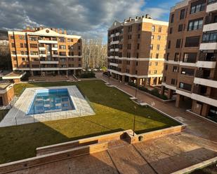 Piscina de Pis de lloguer en Cuenca Capital amb Calefacció, Terrassa i Traster