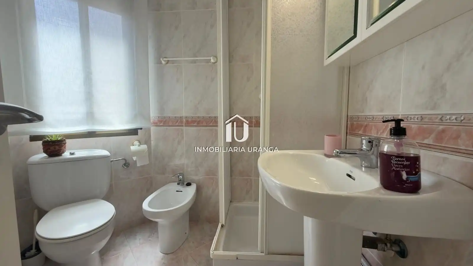 Badezimmer von Wohnung zum Verkauf in Laredo mit Heizung, Terrasse und Möbliert