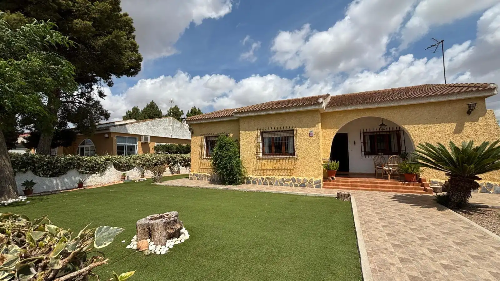 Vista exterior de Casa o xalet en venda en Cartagena amb Jardí privat