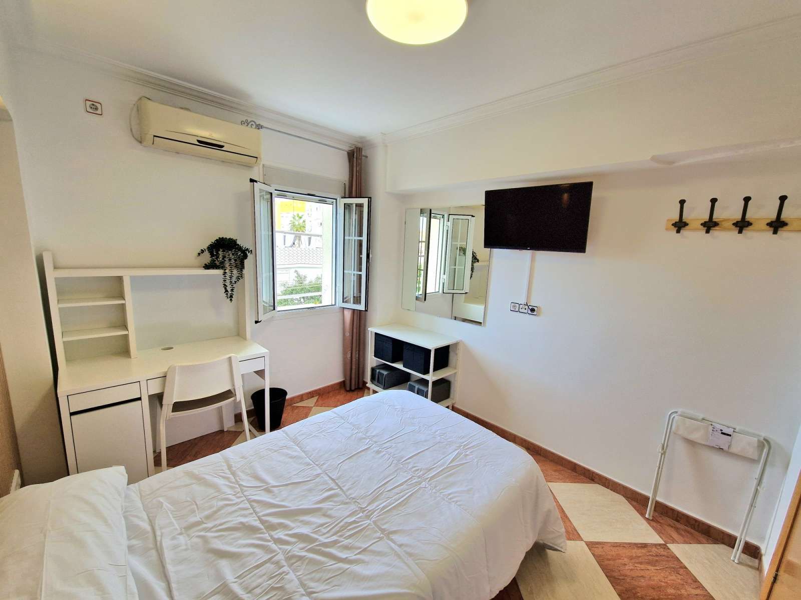 Bedroom of Flat to share in  Sevilla Capital  with Air Conditioner and Terrace