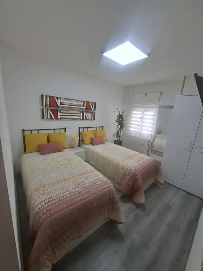 Dormitori de Apartament en venda en Vitoria - Gasteiz amb Calefacció, Parquet i Terrassa