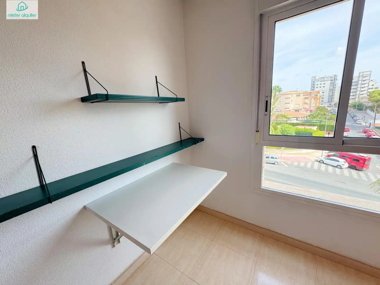 Habitación de Apartamento de alquiler en El Campello con Aire acondicionado, Jardín privado y Terraza