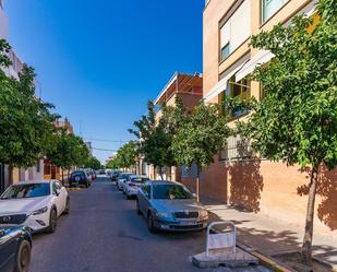 Exterior view of House or chalet for sale in  Sevilla Capital  with Air Conditioner, Heating and Private garden