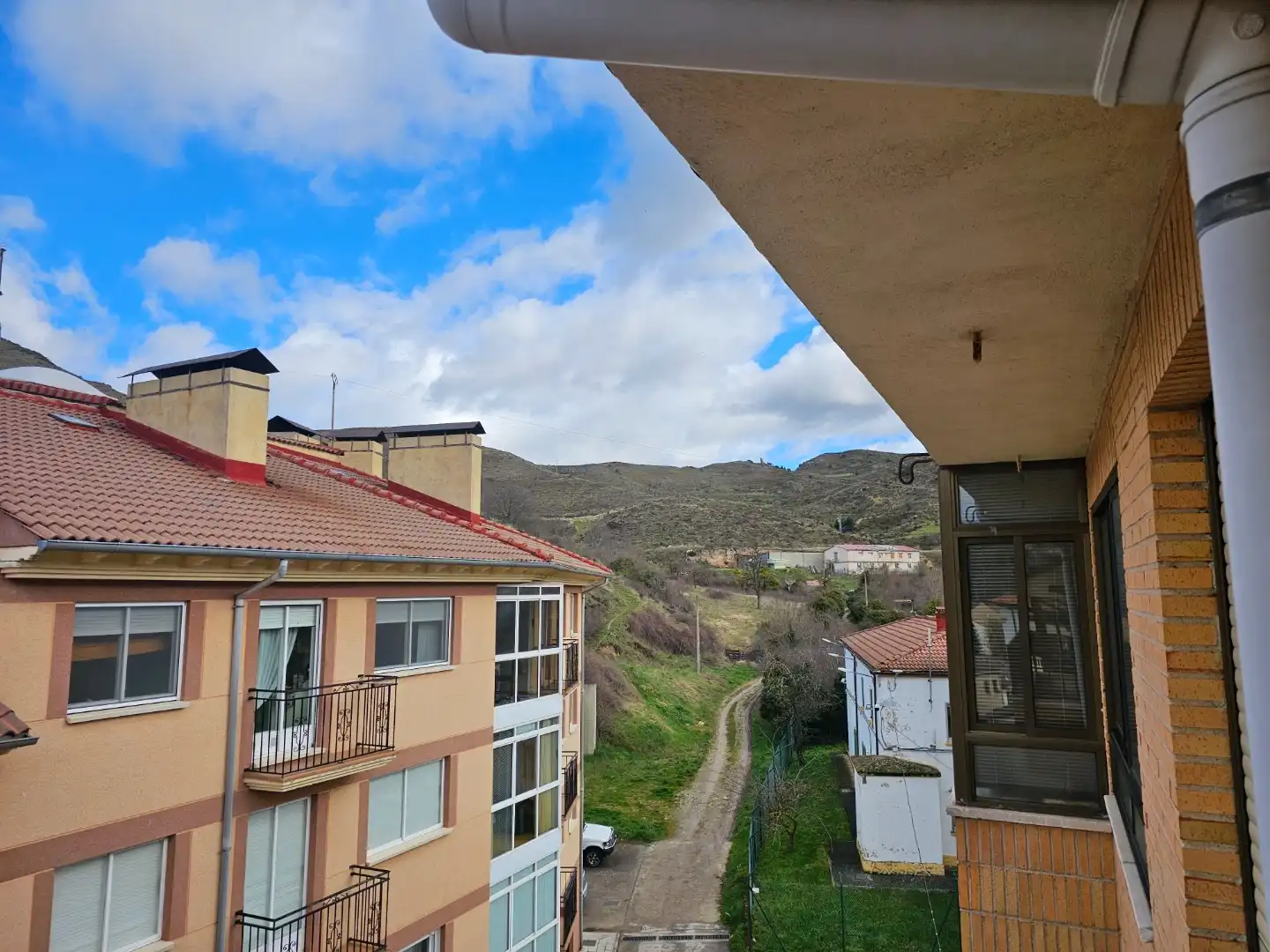 Vista exterior de Piso en venta en Pradoluengo con Trastero