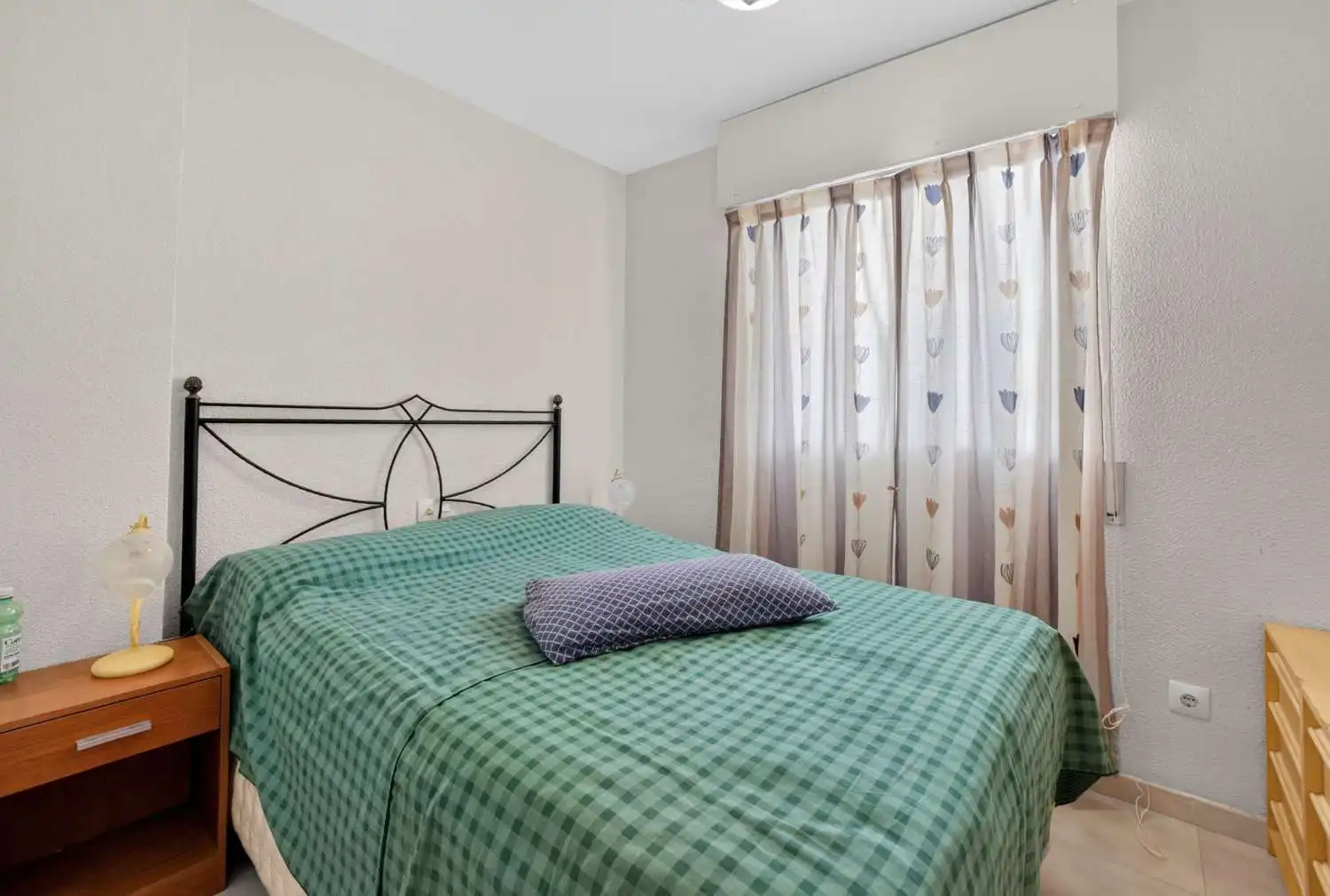 Habitación de Apartamento en venta en Torrevieja con Aire acondicionado, Calefacción y Terraza
