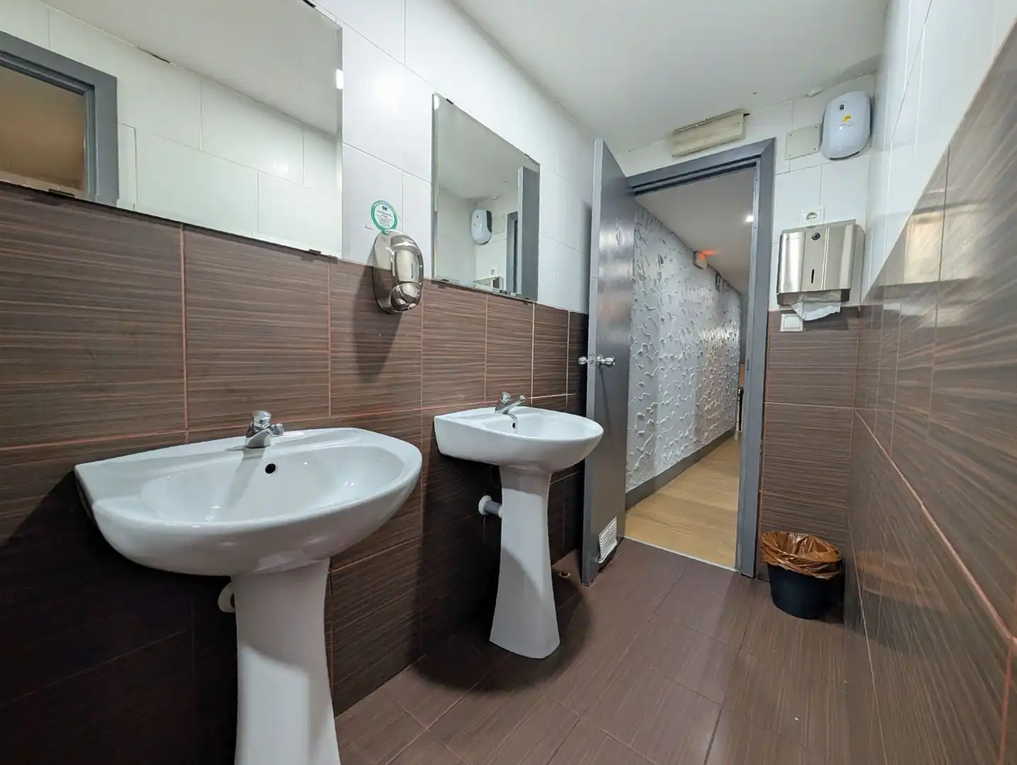 Baño de Local de alquiler en Cuarte de Huerva
