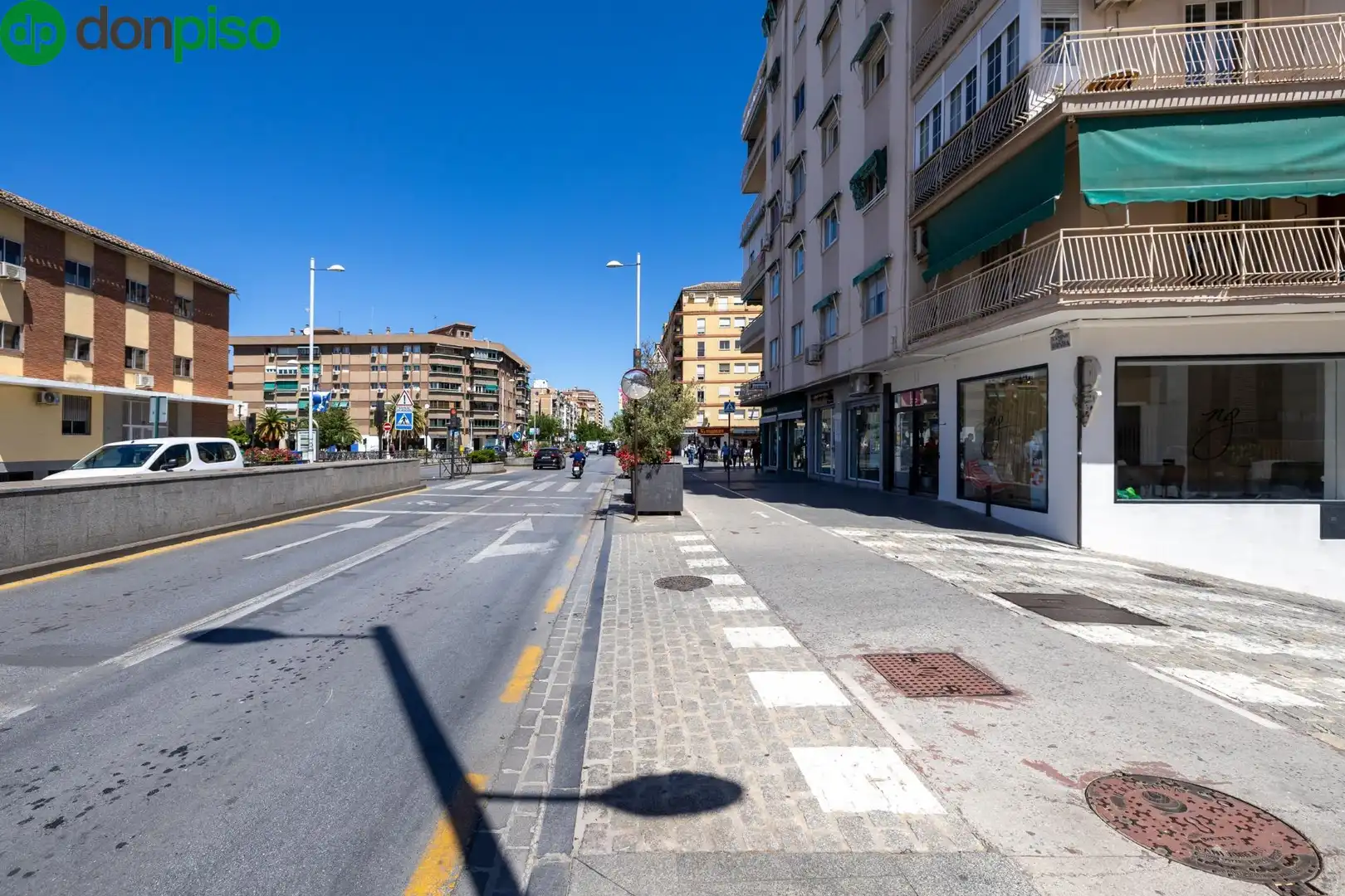 Local comercial en venta en Calle Calle Abderrahmán 11, imagen 2