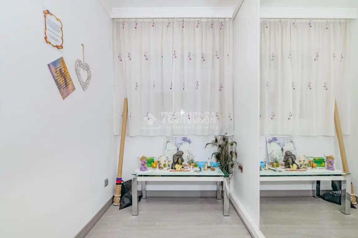 Bedroom of Flat for sale in Loja  with Air Conditioner, Parquet flooring and Balcony