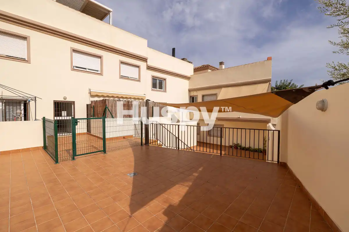 Flat with terrace for sale in Calle Madre Teresa de Calcuta, imagen 3