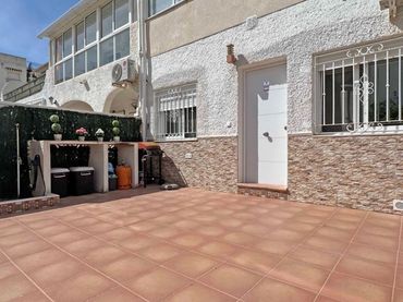 Bajo en venta en La Mata