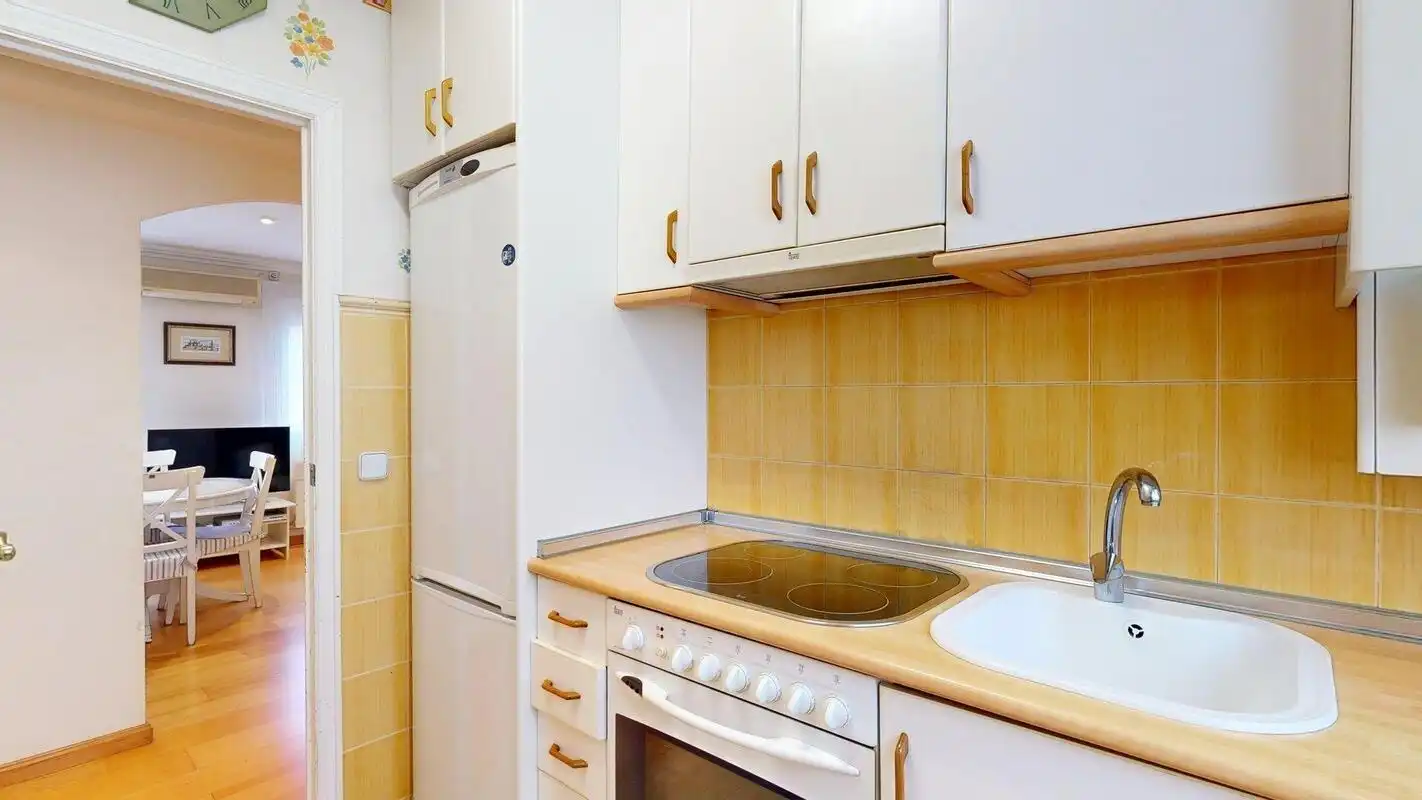 Küche von Wohnung zum Verkauf in Zaragoza mit Klimaanlage und Heizung